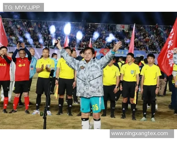 足球明星们齐唱国歌展现爱国情怀与团结精神的动人瞬间